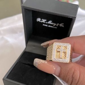 Men’s Gold Cross ring